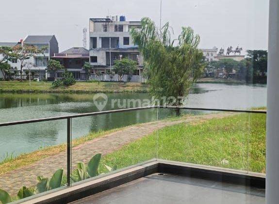 Rumah Baru & Mewah View Danau Green Lake City  1