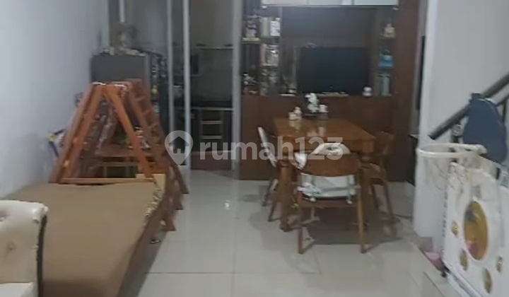 Semi Furnished Rumah Green Lake City 2