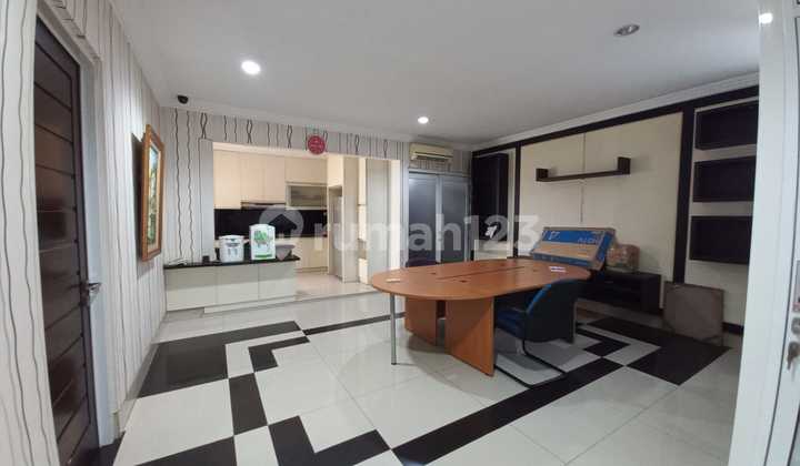 Mini Building for Sale in Pengangsaan