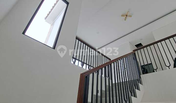 Dijual Rumah Brand New 2 Lantai 2,95M di Kencana Loka Bsd