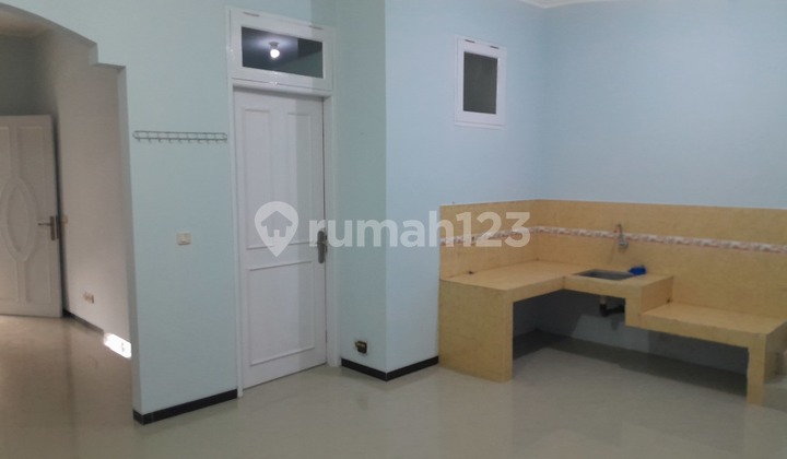 For Rent Newly Renovated Ready-to-Live House in Nusaloka BSD Tangsel For Rent Newly Renovated Ready-to-Live House in Nusaloka BSD Tangsel