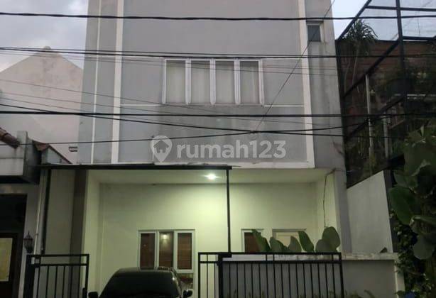 Rumah 3 Lantai SHM Regency Melati Mas Tangerang 1