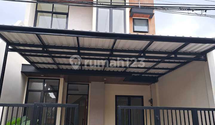 Dijual Brand New 2 Lantai Bagus Siap Huni Bebas Banjir Nyaman Asri di Kencana Loka Bsd City