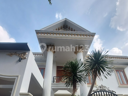 Dijual Rumah Mewah Ternurah 2,5 Lantai Ada Kolam Renang Siap Huni Di Puspita Loka Bsd