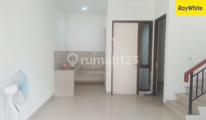 Dijual Rumah Cantik Siap Huni di Pine Tree Dekat dengan Kuliner 2