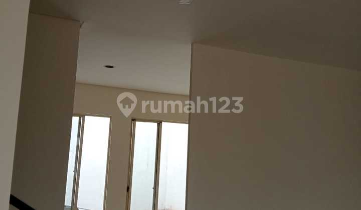 G House for Rent, Clean and Tidy, West Jakarta Lake 2