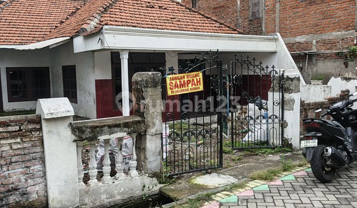 For Rent 3-Bedroom House in Simorejo Surabaya Parking Fits 3 Cars