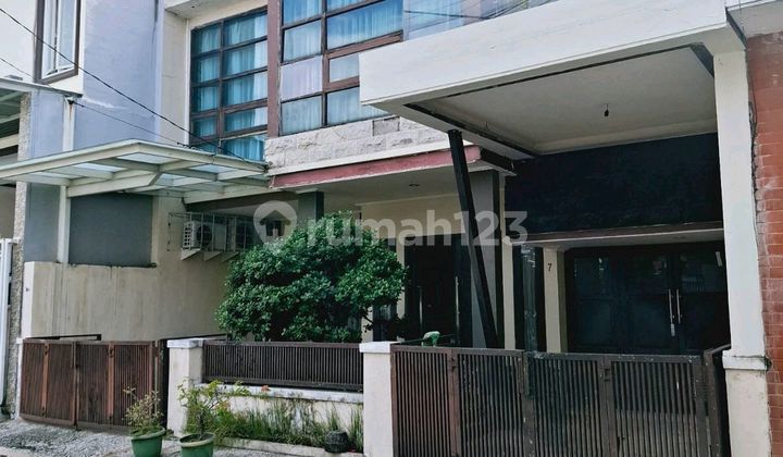 Rumah Eksklusif 2,5 Lantai di Cluster Prestisius Wiyung Surabaya