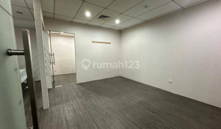 Disewakan Kantor Dengan Luasan 137m2 Fully Furnished Jakarta Selatan Menara 165 2