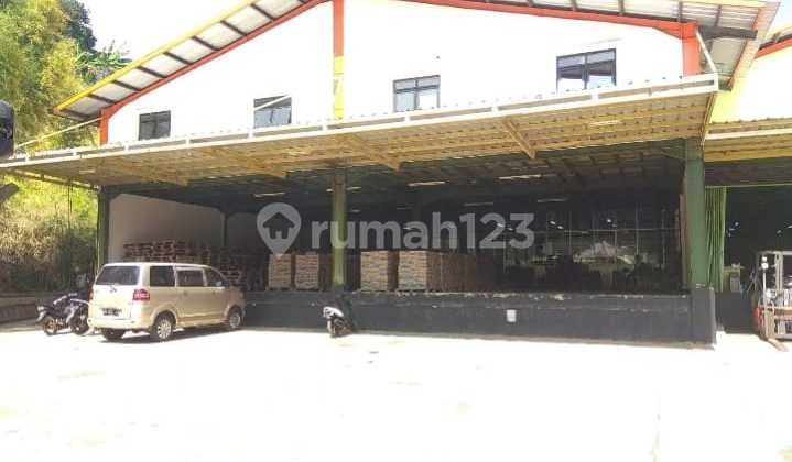 Dijual Gudang Industri Plastik di Cimenyan