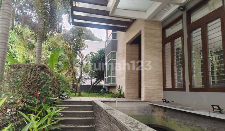 Jual Cepat Rumah Mewah 3 Lantai Di Setraduta 2