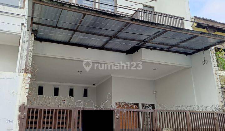 Dijual, Rumah Rapi Terawat 2 lantai di Tanjung Duren 1