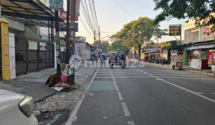 For Sale, Attached Shop House on Jl. Beringin Raya, Karawaci Ready to Use 2