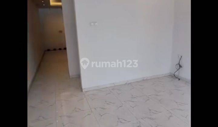 Dijual, Rumah 3 Lantai di Tomang, Belum Pernah Dipakai 2