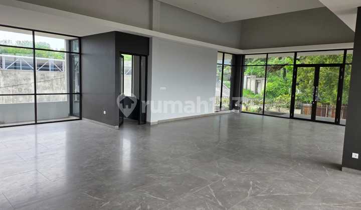 For Rent 3-Story Commercial Building with Spacious Parking in Upper Semarang 1