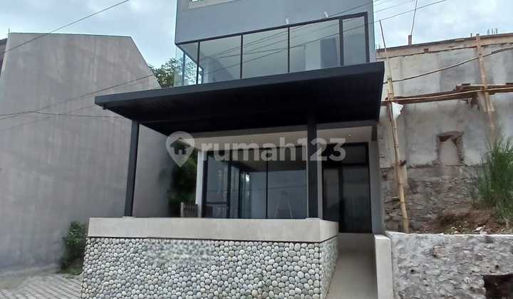 For Rent: Nice 3-Story Building in Gajahmungkur, Semarang 1
