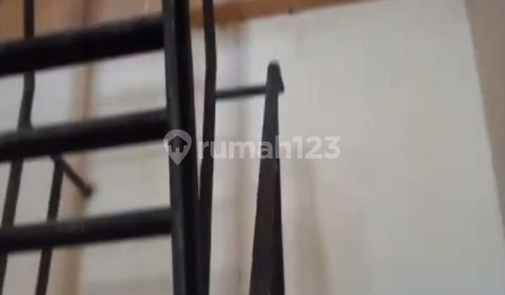 Cheap Sale of 2-Storey Shop House Near Woltermonginsidi Street, Semarang 2