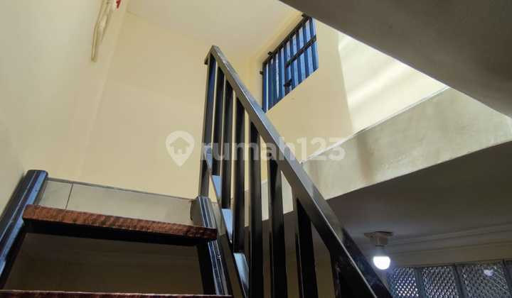 Dijual Rumah 1,5 Lantai Tanah Mas Semarang Utara 2
