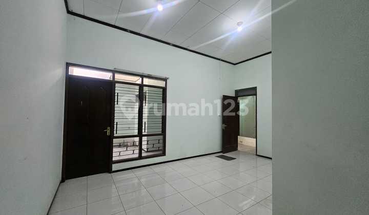 For Rent: House with Spacious Yard in Puri Anjasmoro, Semarang 2
