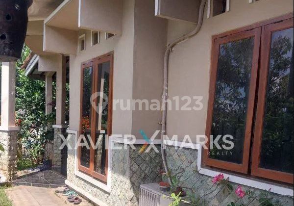 1.5 Story Hook House in Banyumanik, Semarang