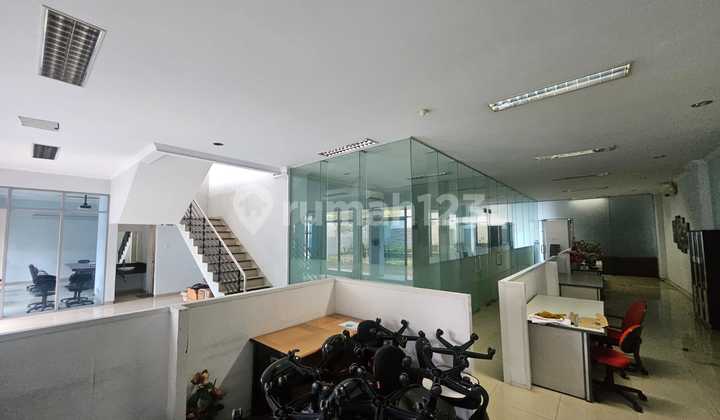 Bangunan Kantor Jalan Utama Tengah Kota Semarang Bangunan Kantor Jalan Utama Tengah Kota Semarang