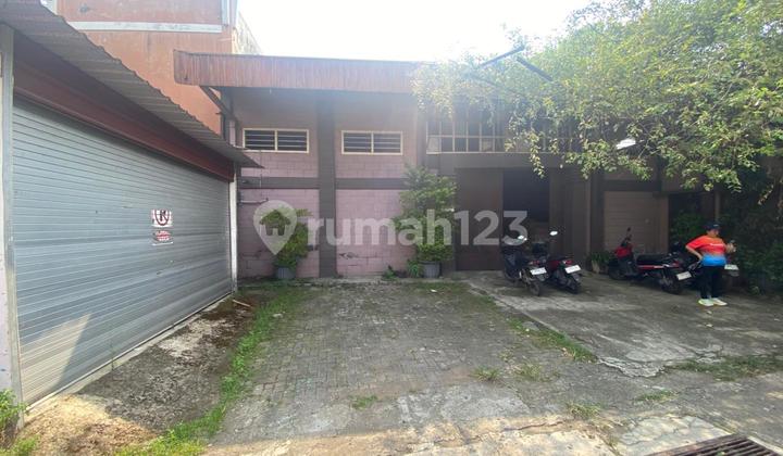 For Sale: Building with Warehouse + 2-Story House, Strategic Location Near Main Road, West Semarang