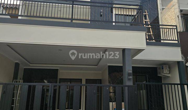 Rumah Baru Minimalis Modern di Regency Melati Mas, Serpong 1