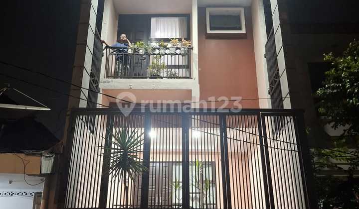 Dijual Rumah Siap Huni 3 Lantai di Gunung Sahari