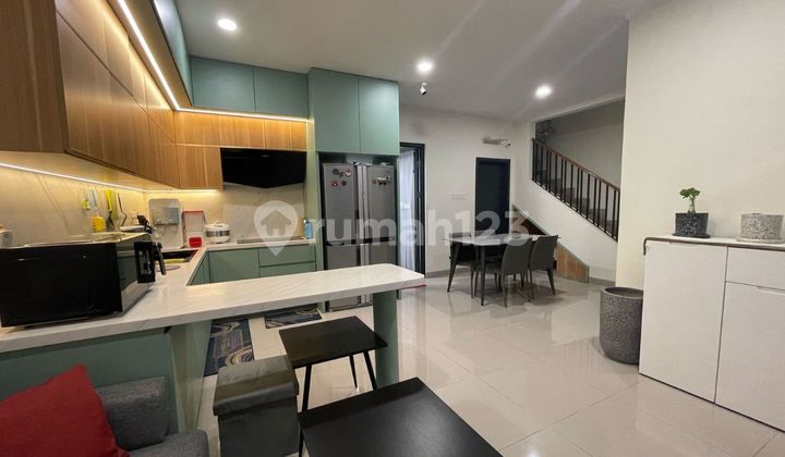 Dijual Rumah 3 Lantai Furnish di Leonora Gading Serpong