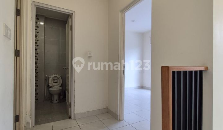 2-Storey Ready-to-Occupy House in Martinez Cluster, Gading Serpong, with the following specifications: - Land Area: 52 m2 - Building Area: 60 m2 - Bedrooms: 3 - Bathrooms: 2 - Certificate: SHM (Freehold Certificate) - Facing: North - Furniture Condition: Unfurnished 2