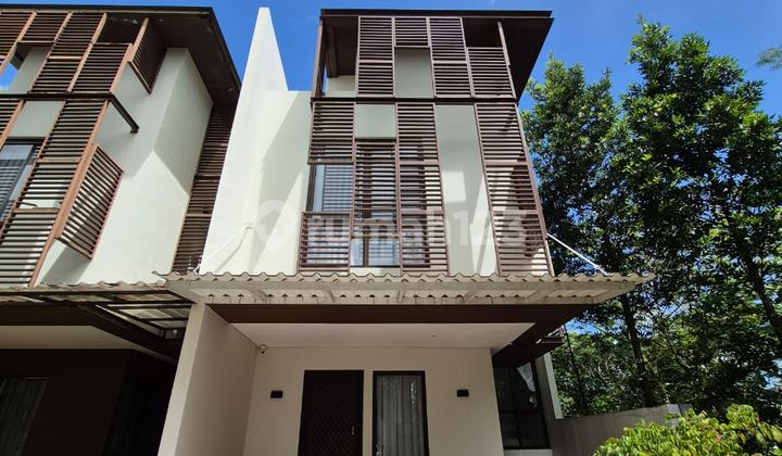 Dijual Rumah 3 Lantai Huni di Cluster Whelford Greenwich Park