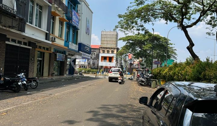 For Sale 3-Story Shophouse on Boulevard Toll Road BSD City For Sale 3-Story Shophouse on Boulevard Toll Road BSD City