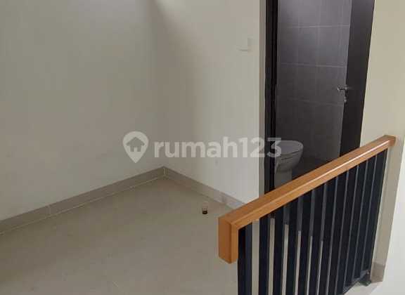 Dijual Rumah 2 Lantai Siap Huni di Waterfront, Modernland 2