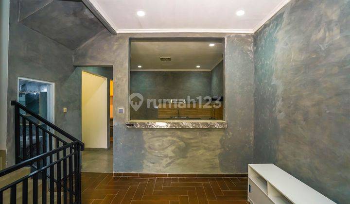 Rumah dengan 2 KT 10 Menit ke Pamulang Square Siap Huni J23682 2