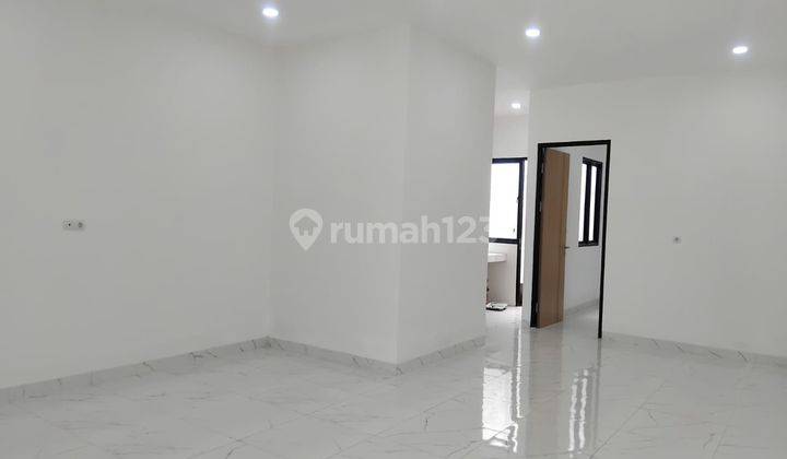 Rumah SHM Luas 10 Menit ke RS Permata Depok Gratis Renovasi J28765 2