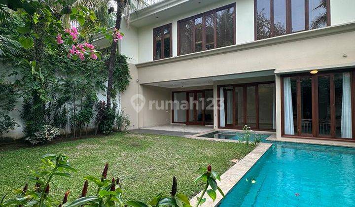 Rumah Mewah di Kemang 4 Kamar Tidur, Kolam Renang, Halaman Luas 1