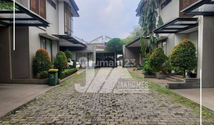 Rumah 2 Lantai Bagus SHM di Kebayoran Lama, Jakarta Selatan 1