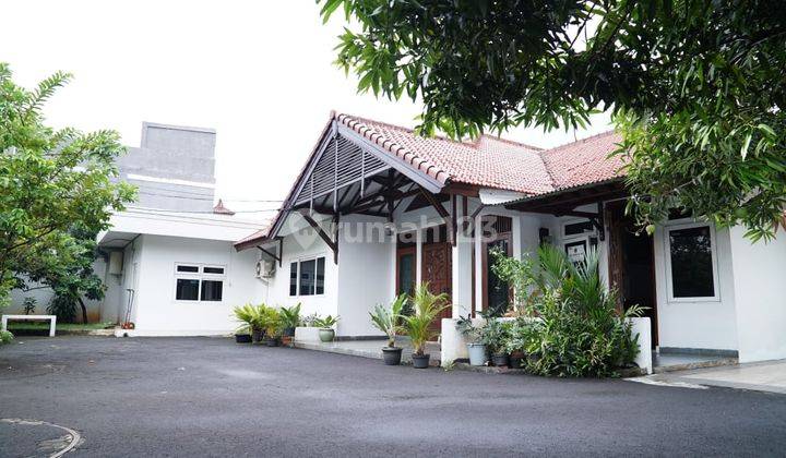 Rumah Mewah di Haji Nawi Ii, Cilandak 6 Kamar Besar, Kolam Renang 2