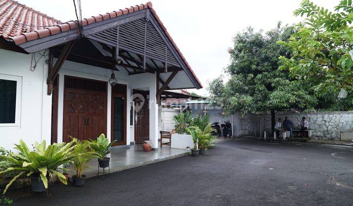 Rumah Mewah di Haji Nawi Ii, Cilandak 6 Kamar Besar, Kolam Renang 1