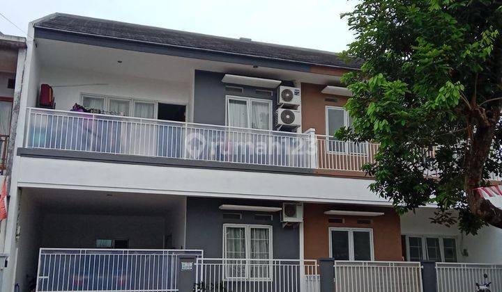 Dijual Cepat Rumah Bagus Siap Huni. Cukup Dengan Membeli Rumah Seharga Satu Unit Tapi Bisa Dapat Dua Unit Sekaligus Cocok Untuk Hunian Anda Yang Ingin Tinggal Dengan Orang Tua 1