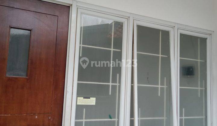 Dijual Cepat Rumah Bagus Siap Huni. Cukup Dengan Membeli Rumah Seharga Satu Unit Tapi Bisa Dapat Dua Unit Sekaligus Cocok Untuk Hunian Anda Yang Ingin Tinggal Dengan Orang Tua 2