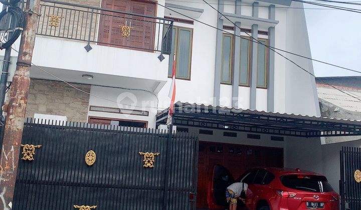 Sell Cheap Minimalist House by the Roadside in Tebet