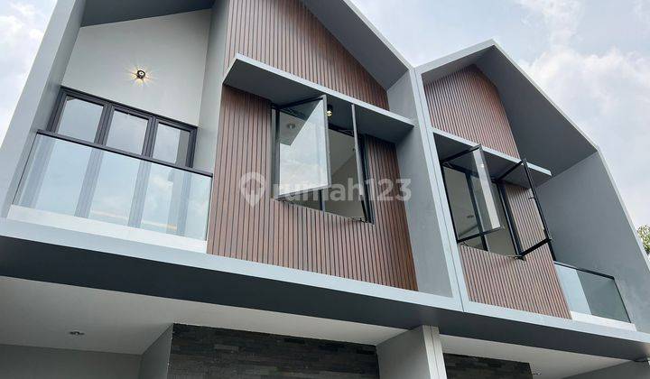 MERUYA 5x25 RP 2.5M EXCLUSIVE, JALAN LEBAR, PARKIR 2 MOBIL st 1