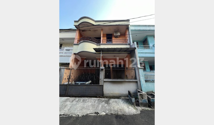 DIJUAL RUMAH TOMANG JAKARTA BARAT 90M2 SEMI FURNISH HARGA 2.75M TOM15