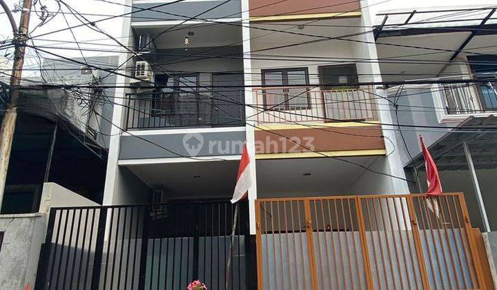 Rumah Cantik 3 Lantai Full 3X18 Jelambar Row Jalan Lebar, Strategis 1