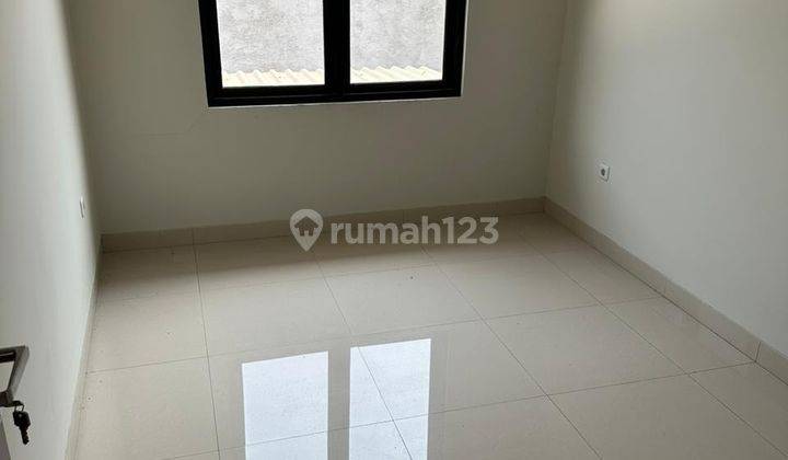 Rumah 4X25 Meruya 1.75M Siap Masuk Lokasi Bagus 2