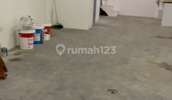 Ready-to-Live Jelambar Utama House in Good Condition at an Affordable Price 2