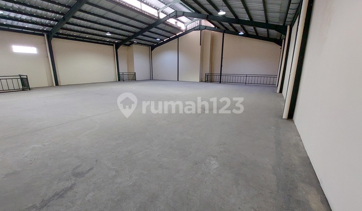 Bandengan Warehouse Epoxy Floor With Office Access for 40-Foot Containers
