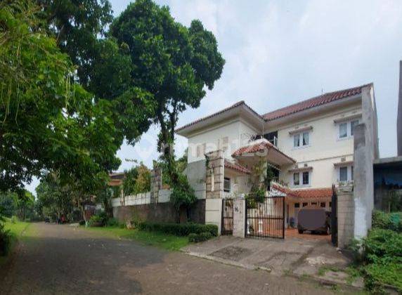 Rumah Mewah Terawat Dengan Swimming Pool di Danau Bogor Raya  1