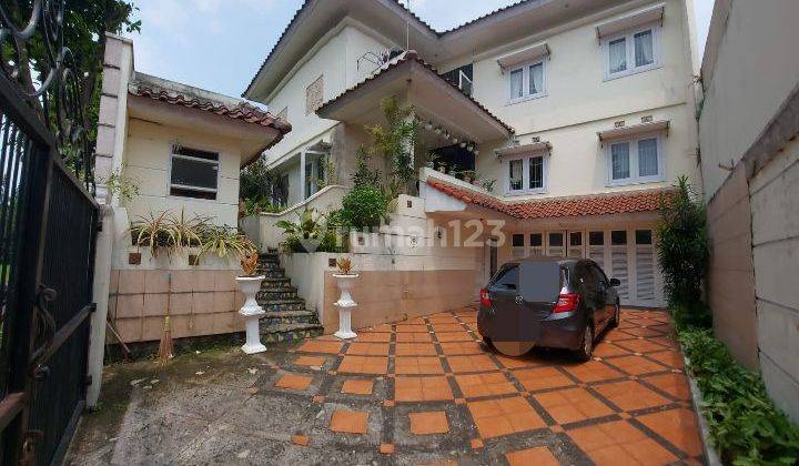 Rumah Mewah Terawat Dengan Swimming Pool di Danau Bogor Raya  2